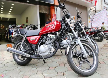 Côn tay cổ điển Suzuki GN125-2F 2017 đầu tiên về Hà Nội