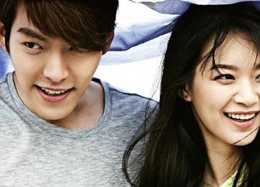 Shin Min Ah xuất hiện rạng rỡ, hé lộ Kim Woo Bin đang bình phục