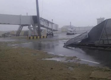 Siêu bão Irma kèm gió 300 km/h phá hủy 90% hòn đảo Caribe