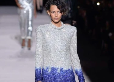 Tom Ford khuấy động New York Fashion Week với mốt không quần