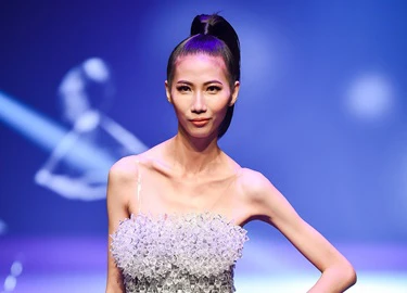 Cao Ngân gầy trơ xương trên sân khấu chung kết Next Top Model