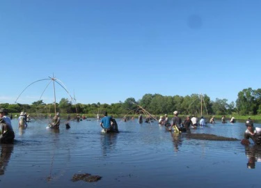 Hàng trăm người tham gia hội "phá trằm" duy nhất một lần trong năm