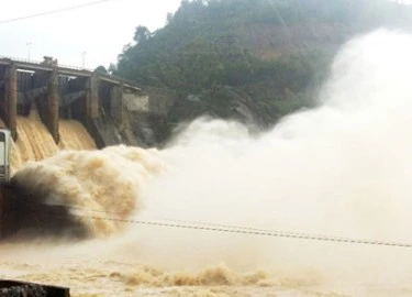 Thủy điện Sơn La, Hòa Bình đồng loạt mở cửa xả đáy ngày mai