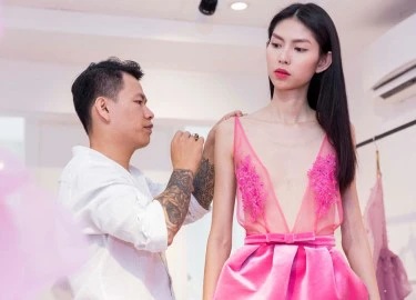 Top 3 Next Top Model thử váy cồng kềnh cho đêm chung kết