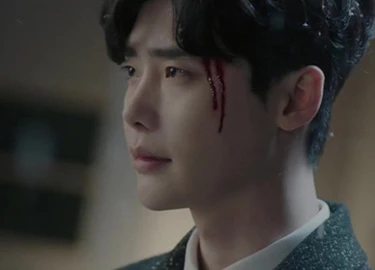 Đóng phim mới với Suzy, Lee Jong Suk không thoát đổ máu, nhảy lầu