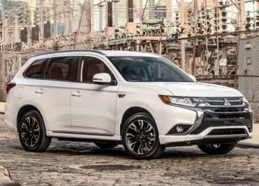 Mitsubishi Outlander ở Việt Nam giảm giá còn 755 triệu đồng