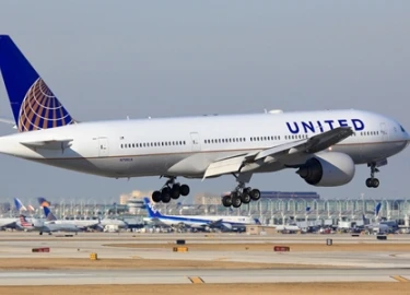 United Airlines bỏ mặc khách ngồi xe lăn tại sân bay 12 giờ