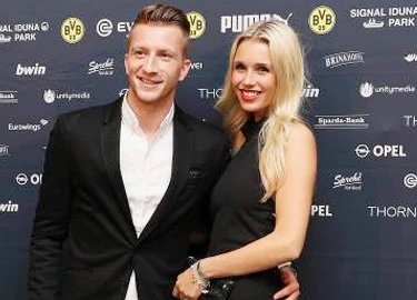 Marco Reus lây vận đen sang cả bồ