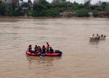 Xấu hổ vì ngoại tình, người đàn ông nhảy cầu tự tử nhưng... không chết