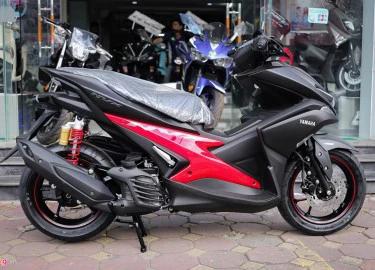 Yamaha NVX 155 bản đặc biệt thay giảm xóc, phối màu mới