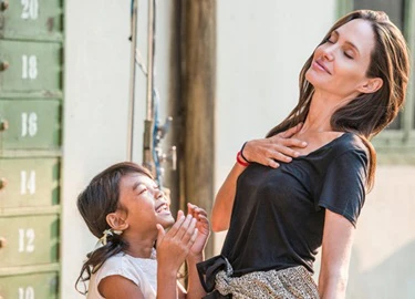 Cambodia sẽ chọn phim của Angelina Jolie dự tranh Oscar 2018