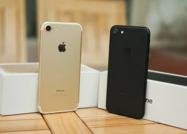 iPhone 8 sắp về Việt Nam, người dùng rủ nhau mua iPhone 7