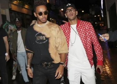 Neymar bị phát hiện "cặp kè" với Lewis Hamilton