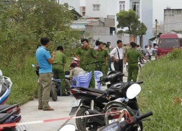 Phát hiện thi thể bé sơ sinh trên bãi đất trống ở Sài Gòn