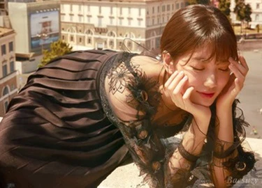 Sau khi Lee Min Ho nhập ngũ, bạn gái Suzy ngày càng đẹp đến nao lòng