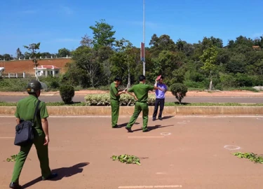 Bắt nhóm côn đồ dùng súng, mã tấu giải quyết mâu thuẫn