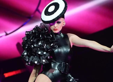 Katy Perry diện 3 thiết kế của Công Trí trong tour diễn Witness