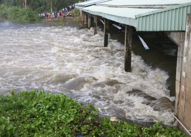 Lũ lên nhanh, An Giang xả 2 đập thủy lợi