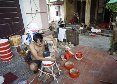 Ngôi làng "thủ phủ" trống, mặt nạ Trung thu hối hả vào mùa