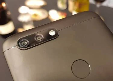 Xuất hiện chiếc smartphone 4 camera giá rẻ &#8220;san bằng tất cả&#8221;