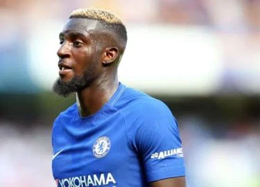 Bakayoko 'tra tấn' các đồng đội Chelsea suốt chuyến bay