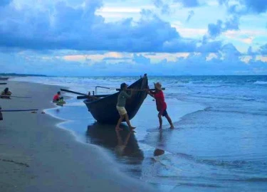 Đang ngủ chờ kéo lưới, vợ ngư dân đột nhiên mất tích giữa đêm