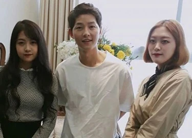 Hành động đặc biệt của Song Joong Ki thể hiện anh là 'trai đã có chủ'