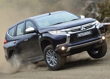 Mitsubishi Pajero Sport giảm giá gần 200 triệu tại Việt Nam