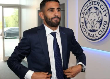 Riyad Mahrez bảnh bao tiến vào King Power