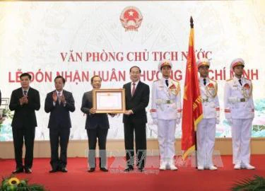 Văn phòng Chủ tịch nước đón nhận phần thưởng cao quý