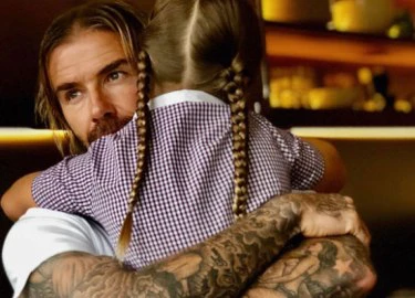 Becks nấu ăn trong bữa tối lãng mạn bên vợ