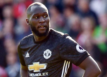 Bị M.U "bỏ rơi", Lukaku phải bắt taxi về nhà