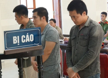 Cướp tài sản, được giảm án do gọi điện hỏi mẹ trước khi hành động