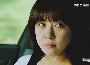 Ha Ji Won bất ngờ đồng ý khi được trai trẻ "cầu hôn"