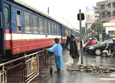 Nhân viên đường sắt nghỉ việc hàng loạt vì lương thấp