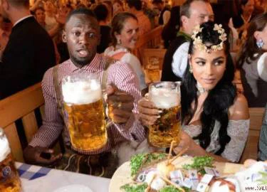 Usain Bolt cùng bạn gái dự lễ hội Oktoberfest