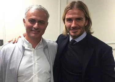 David Beckham trở lại Old Trafford, bảnh bao khoác vai Mourinho