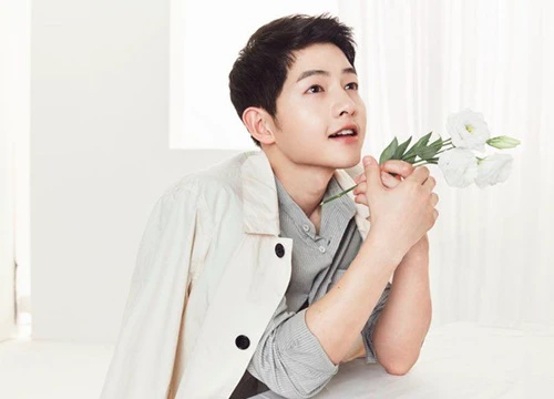 Bận rộn chuẩn bị lễ cưới, Song Joong Ki vẫn viết thư cho fan hâm mộ