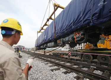 Các đoàn tàu được lắp đặt trên đường sắt Cát Linh-Hà Đông