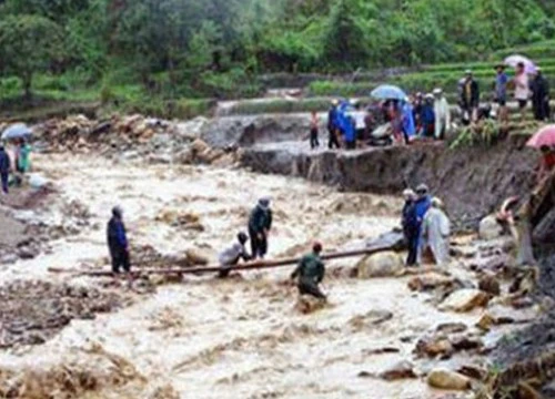 Một năm, có 10.800 người chết vì thiên tai, thiệt hại 20.000 tỷ đồng