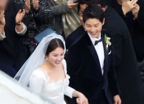 2 bố con Song Joong Ki đều xúc động rơi nước mắt trong lễ cưới