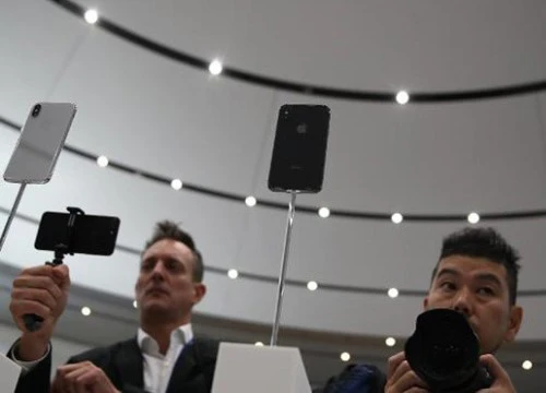 Nhà báo trải nghiệm sớm iPhone X