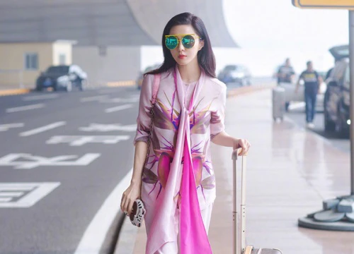 Tông màu từng bị hắt hủi vì "quê và sến" giờ lại được Sao lăng xê ầm ầm
