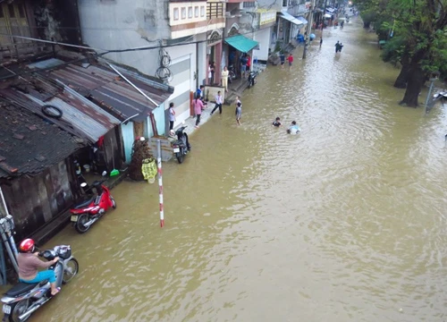 Miền Trung mưa lớn, miền Bắc đón không khí lạnh