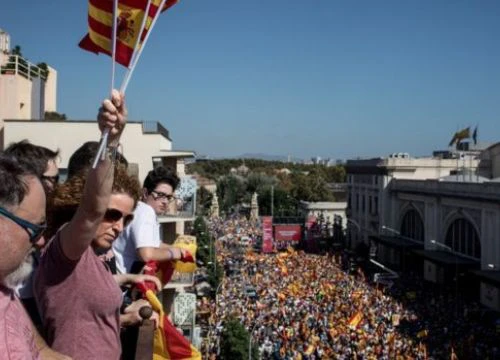 350.000 người biểu tình phản đối Catalonia độc lập