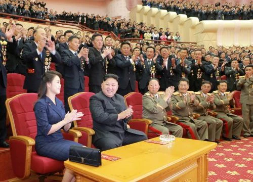 Bằng chứng tiết lộ sự thật Kim Jong-un trọng kinh tế hơn quân đội