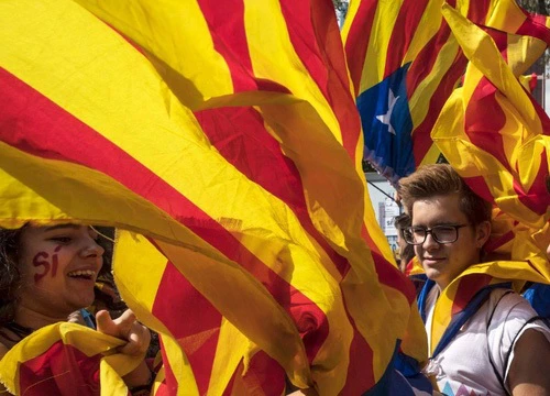 Làn sóng công ty đa quốc gia ồ ạt rút khỏi Catalonia