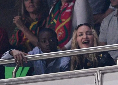 Madonna đưa con trai 'thần đồng' đi cổ vũ C. Ronaldo