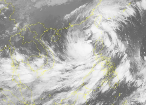 Bão Khanun chuyển hướng, khả năng đổ bộ vào miền Trung