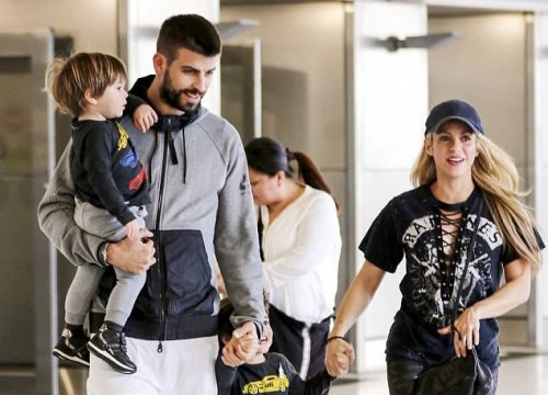 Fan Tây Ban Nha la ó, ủng hộ Shakira bỏ Pique